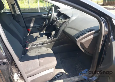 2017 Ford Focus S z USA, uszkodzony, nr VIN 1FADP3E22HL307064